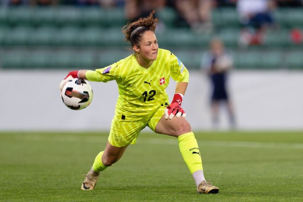 Swiss goalkeeper Livia Peng joins Chelsea Women
