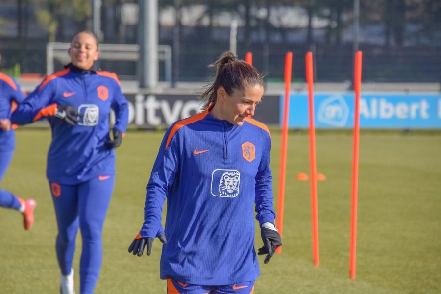 Daniëlle van de Donk returns to the WSL with London City Lionesses