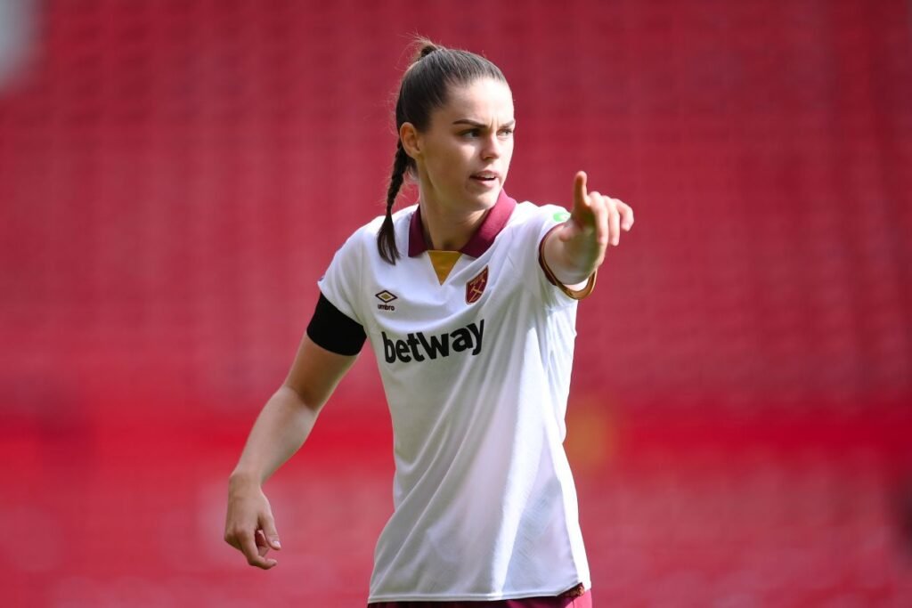 Southampton's new signing, Emma Harries