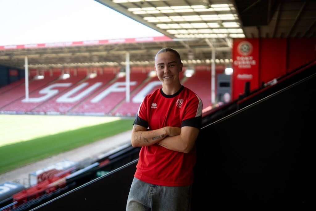 Sheffield United Women sign Lauren Thomas