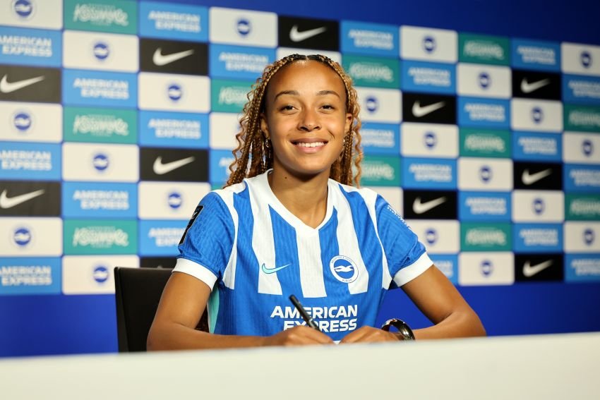 Maelys Mpone signs for brighton
