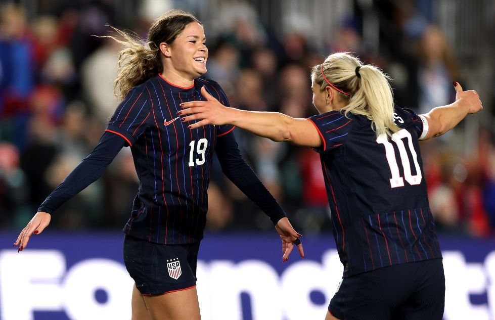 U.S. Women Beat New Zealand 6-0, Emma Sears Hits Hat-Trick