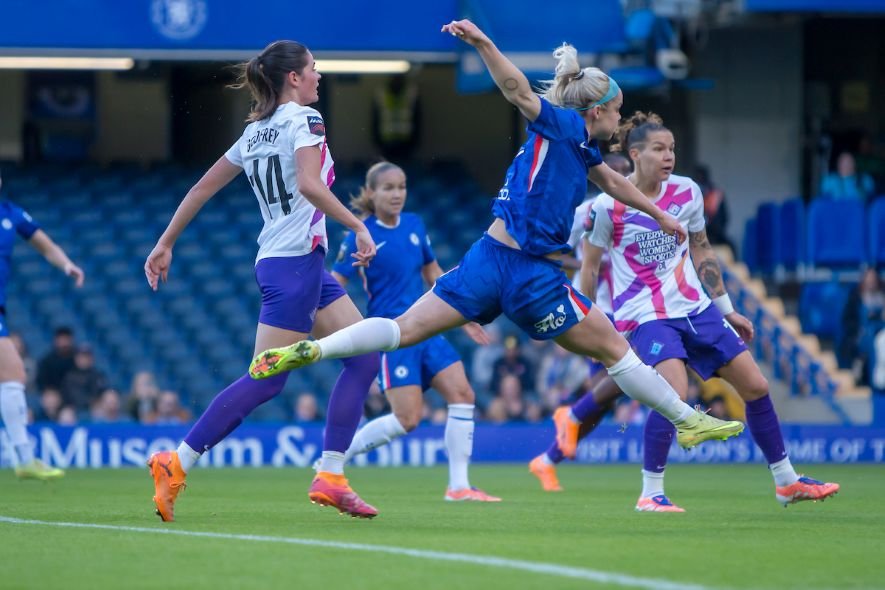 Sam Kerr Ensures Win for Chelsea Women in Stoppage Time