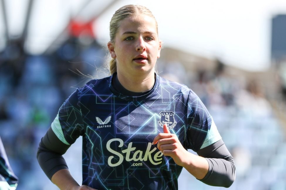 Issy Hobson Signs Her First Professional Contract With Everton Women
