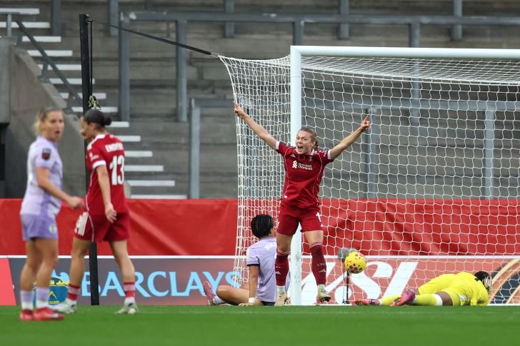 Liverpool v Brighton & Hove Albion - Barclays Women's Super League
ST HELENS, ENGLAND - NOVEMBER 09: 