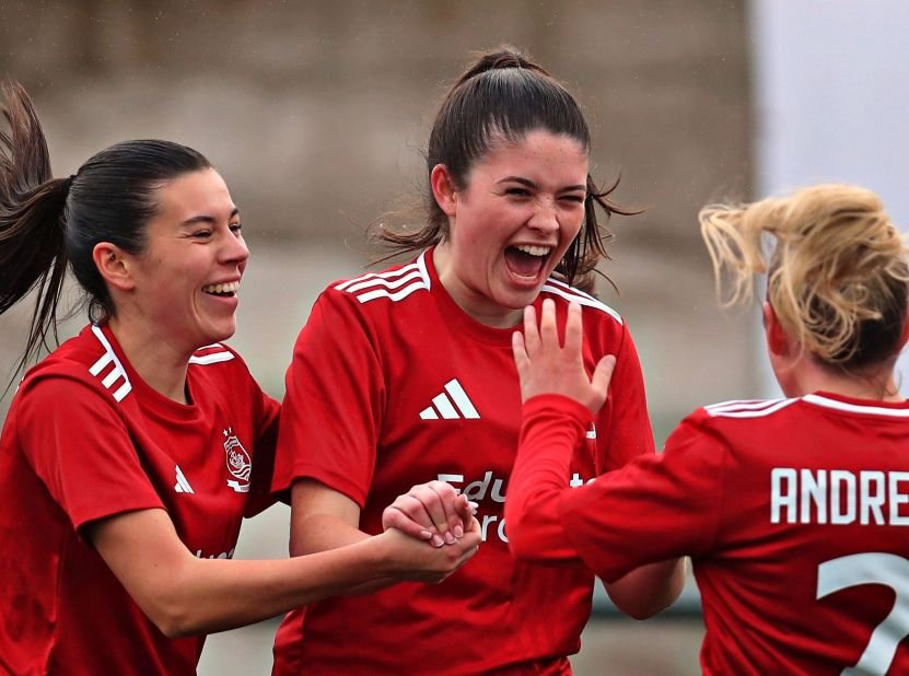 Ella Jones womensfootballmagazinecom Top Clash Big Result Connahs Quay Nomads Keep 100 Record