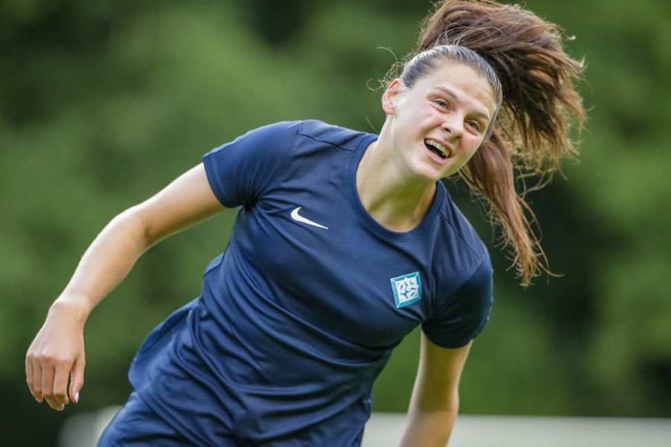 SPP1042142 womensfootballmagazinecom Izzy Goodwin Signs New Deal With London City Lionesses