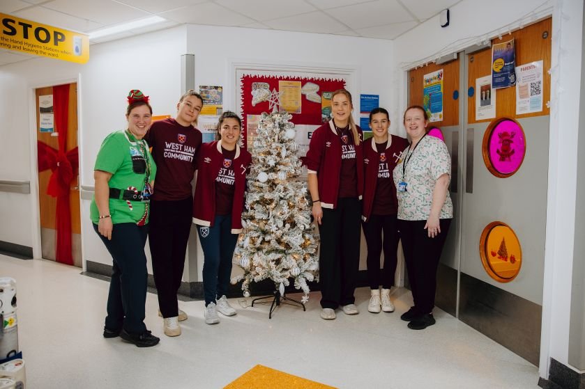 West Ham Women Help Spread Christmas Spirit