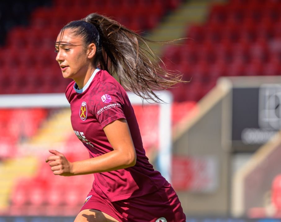 West Ham Womens Selin Cemal Signs Her First Professional Contract