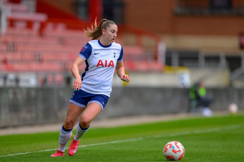 Ella Morris Commits Her Future to Spurs Women By Signing New Long-Term Contract