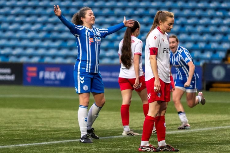 Celtic Women Edge Above Rangers with Narrow Win Over Montrose