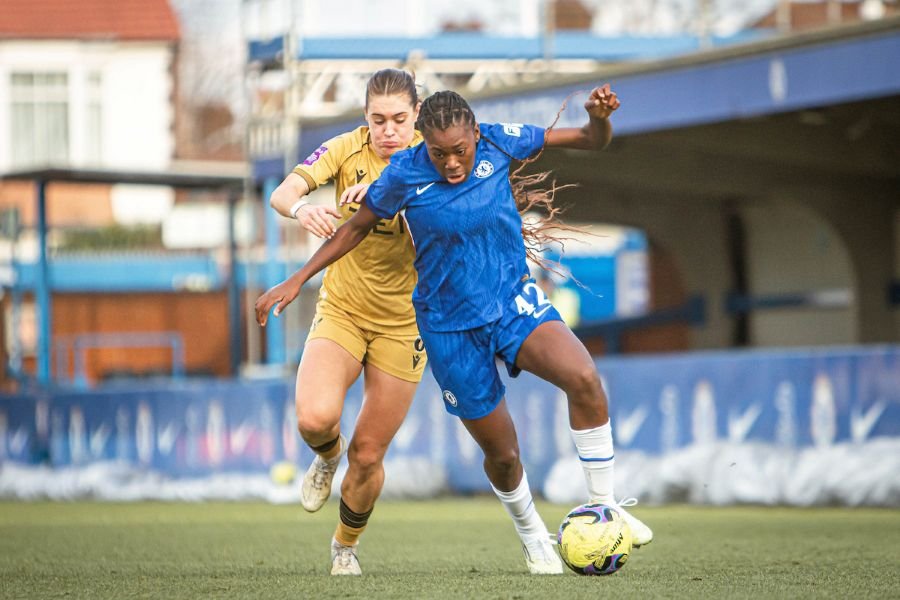 Chelsea Womens Chloe Sarwie Has Signed Her First Professional Contract