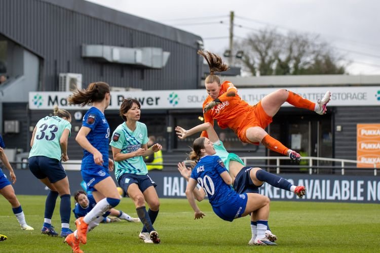 Everton Women Goalkeeper Courtney Brosnan has Signed a New Contract