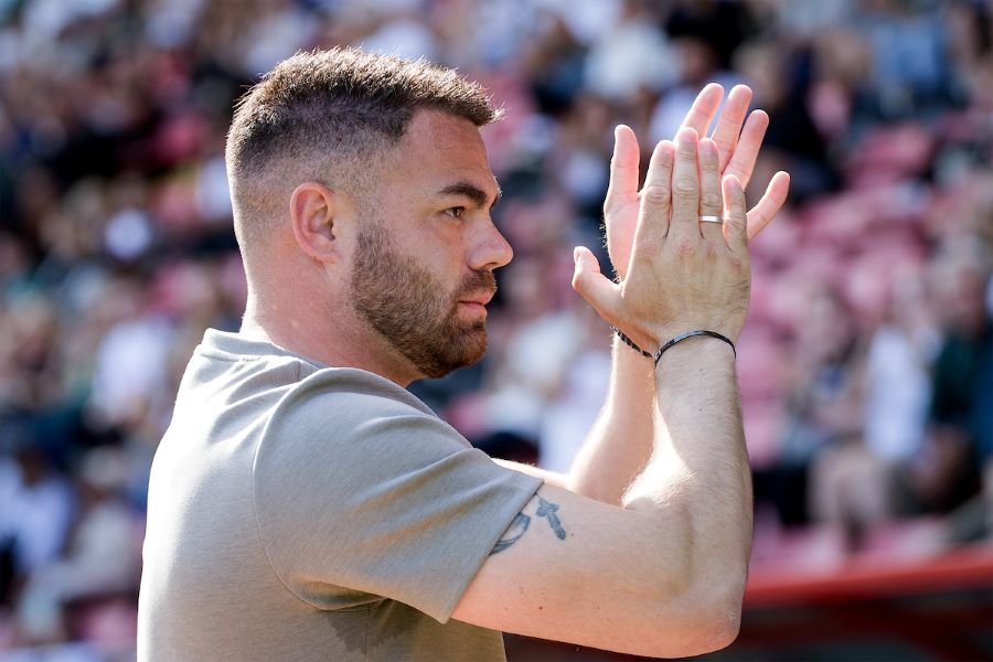 Spurs Women's Martin Ho Signs a New Contract