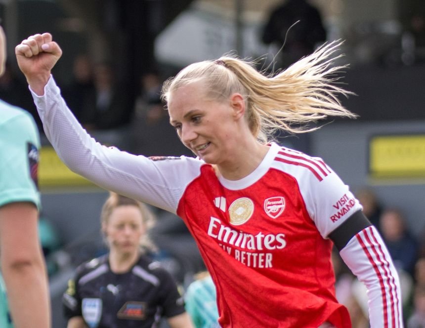Stina Blackstenius Has Signed a New Contract with Arsenal Women