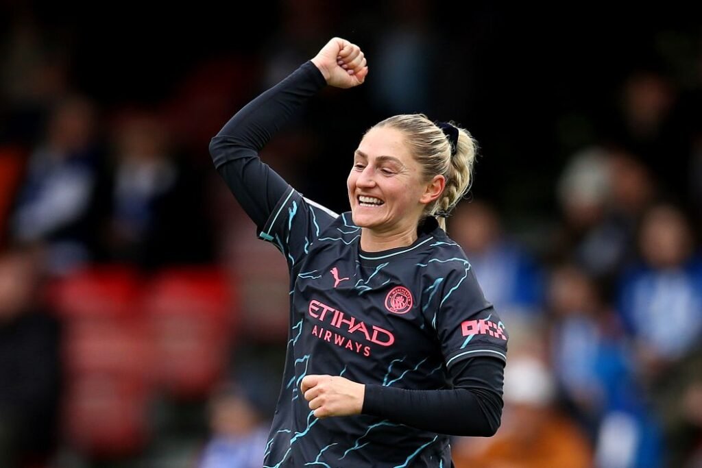 Laura Coombs of Man City Women Announces her Retirement
