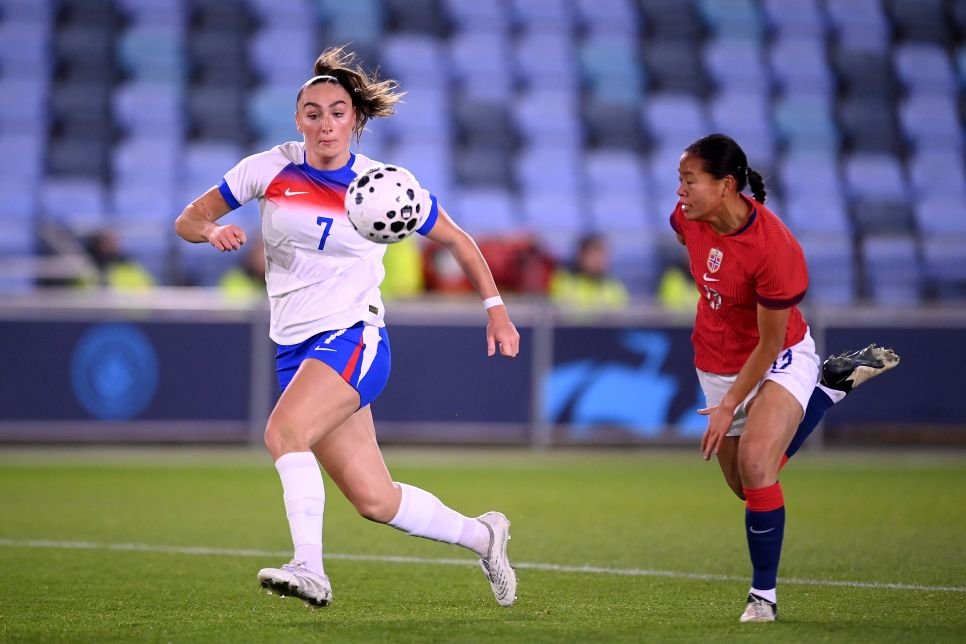 England Women Hand Keira Barry Her First Call Up