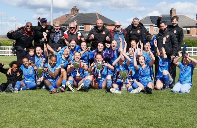 Leeds Modernians Womens FC womensfootballmagazinecom Leeds Modernians Clinch Two Trophies in a Single Day