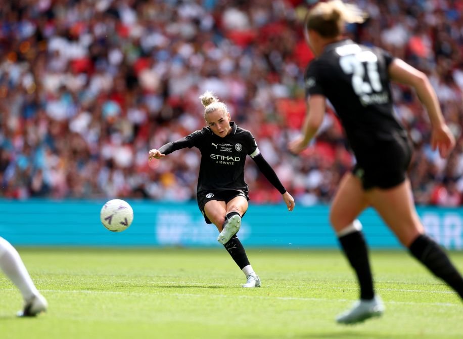 brightonandhovealbionvmanchestercityadobewomensfacupfinal 1 womensfootballmagazinecom Brighton Hove Albion v Manchester City Adobe Women's FA Cup Final
LONDON, ENGLAND - MAY 31: Alex Greenwood of Manchester City scores her team's second goal during the Adobe Women's FA Cup Final match between Brighton & Hove Albion and Manchester City at Wembley Stadium on May 31, 2026 in London, England.
