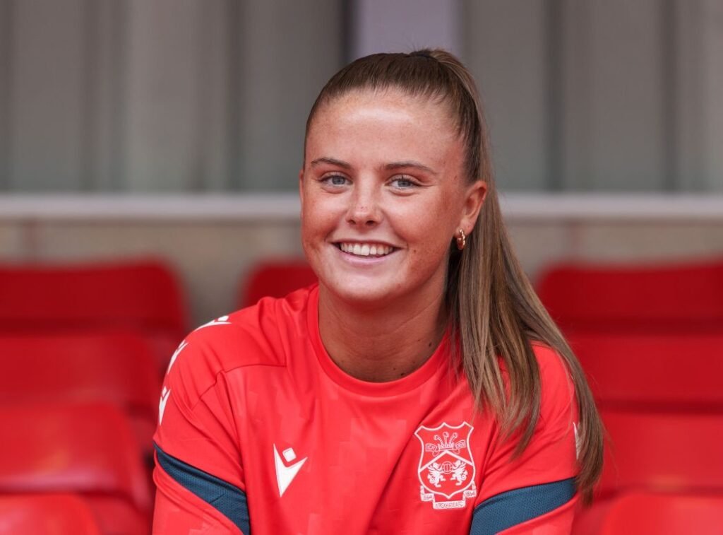 Wrexham AFC Women Sign Lucy Farrell Ahead of New Season