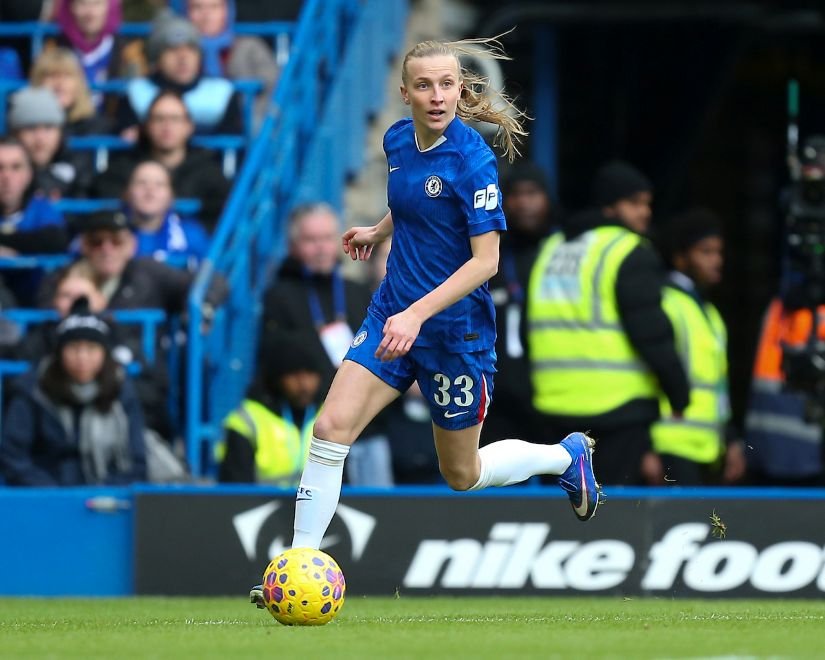 Aggie Beever-Jones Signs a New Contract with Chelsea Women
