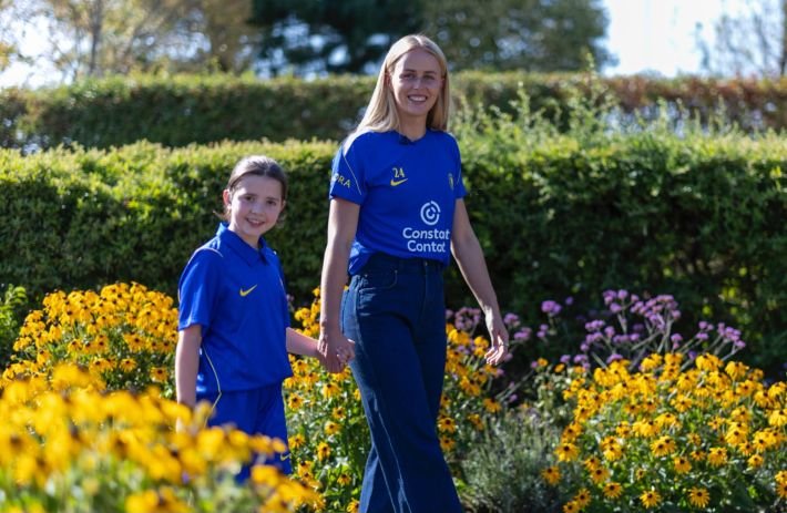 HH1 womensfootballmagazinecom Hannah Hampton gives young fan Emme her dream day at Chelsea