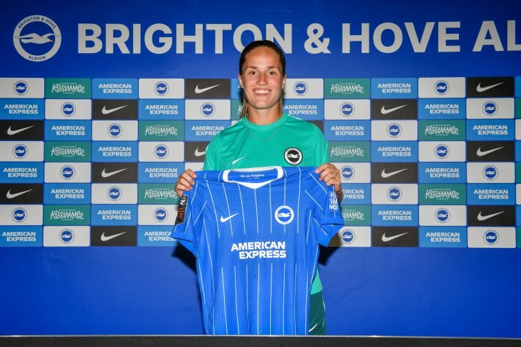 Marisa Olislagers Signs A New Contract With Brighton Women