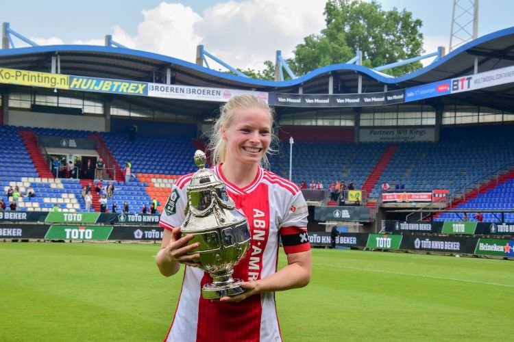Nadine Noordam Makes Her Return to Ajax from Brighton Women
