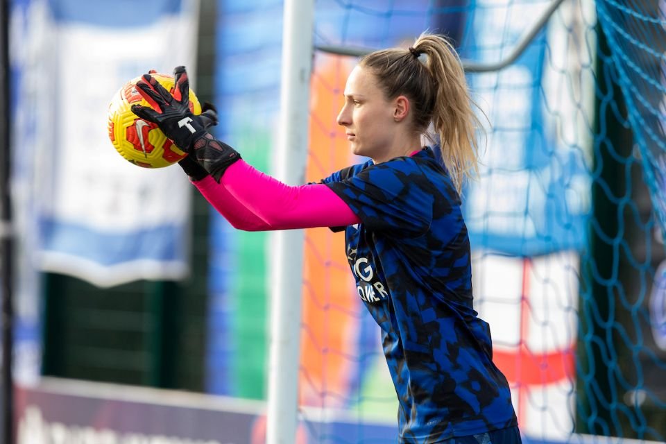 Manchester United Women Add to'excellent group of goalkeepers' with Janina Leitzig