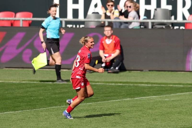 bristolcityvnewcastleunitedbarclayswomenssuperleague2 womensfootballmagazinecom Newcastle United Women Secure Jessie Gale on a Season Long Loan