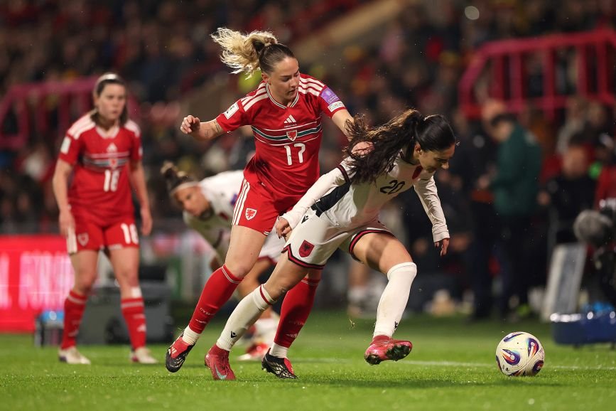 Watford Women Boost their Forward Line with Phoebie Poole