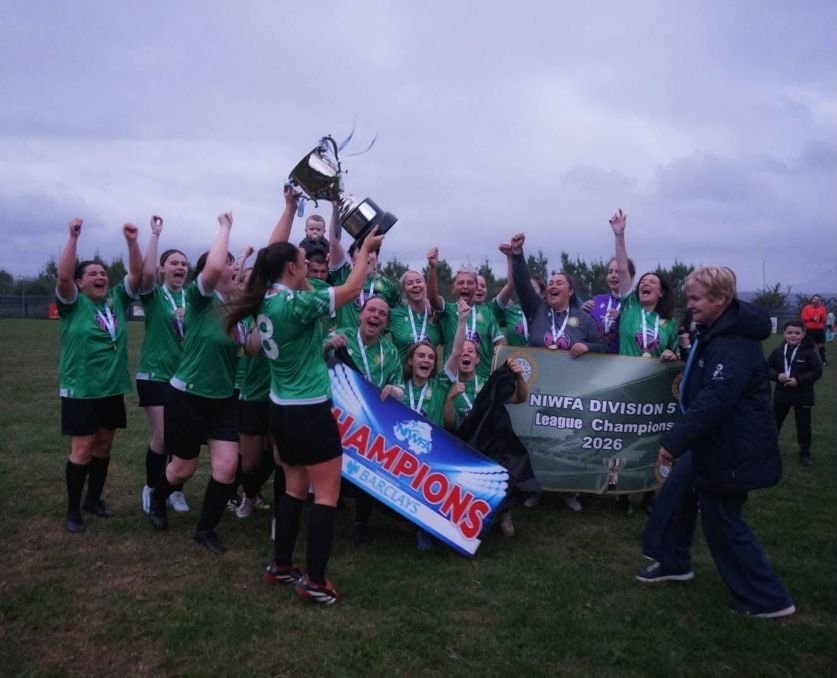 DonegalCeltic womensfootballmagazinecom Donegal Celtic celebrate winning the Barclays NIWFA League Division 5 title