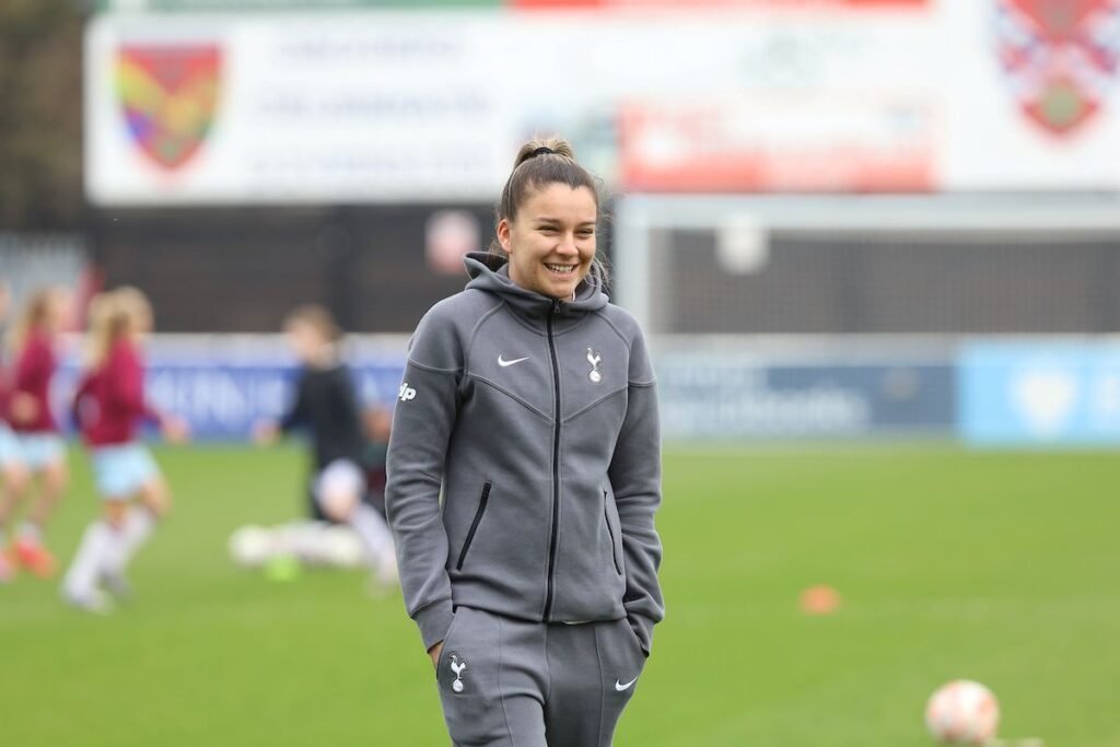 Anna Csiki completes transfer from Spurs Women to Benfica