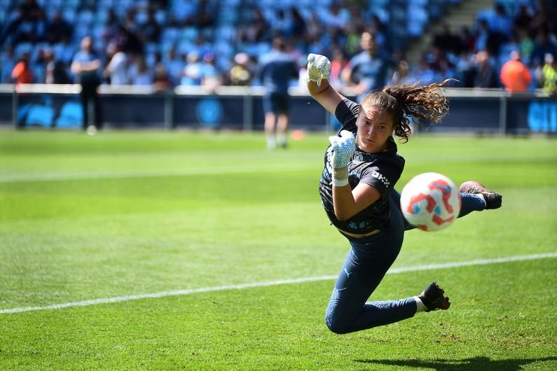 Man City Women's Eve Annets Secures Hibernian Loan Move
