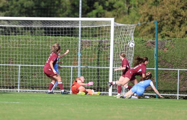 Huddersfield Town Women Go Top of the Northern Premier