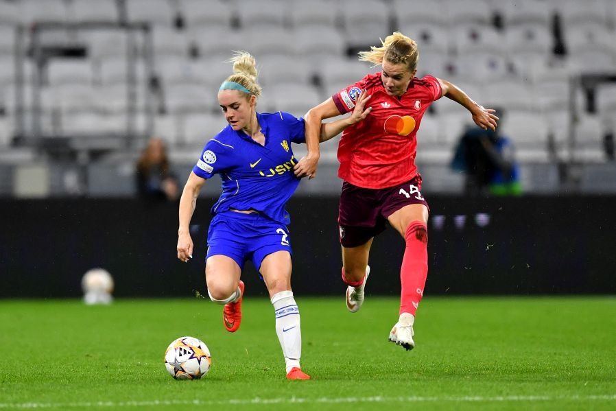 Chelsea Women Hold Lyon Arsenal Surrender a 2 0 Lead