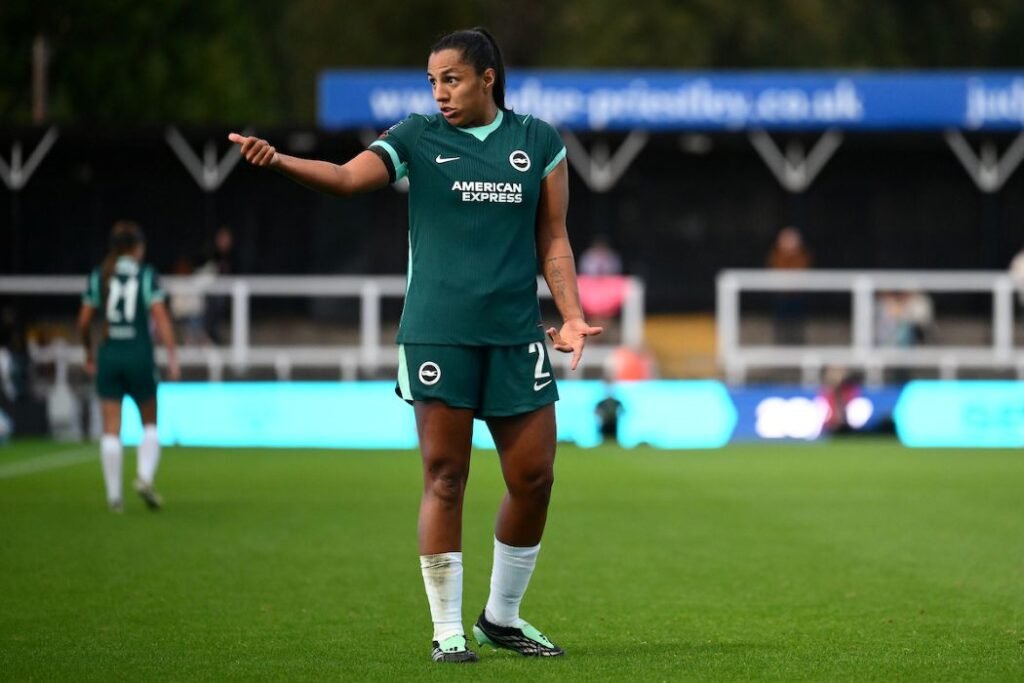 Manuela Vanegas Signs New Contract With Brighton Women
