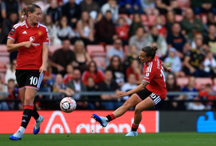 Man Utd Women Punish Early Liverpool Error